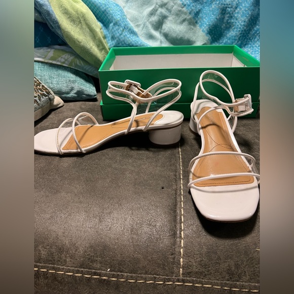 J.Reneé white kitten heels - Picture 2 of 7